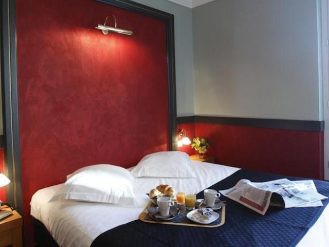 Adonis Vieux Port Hotel 3*